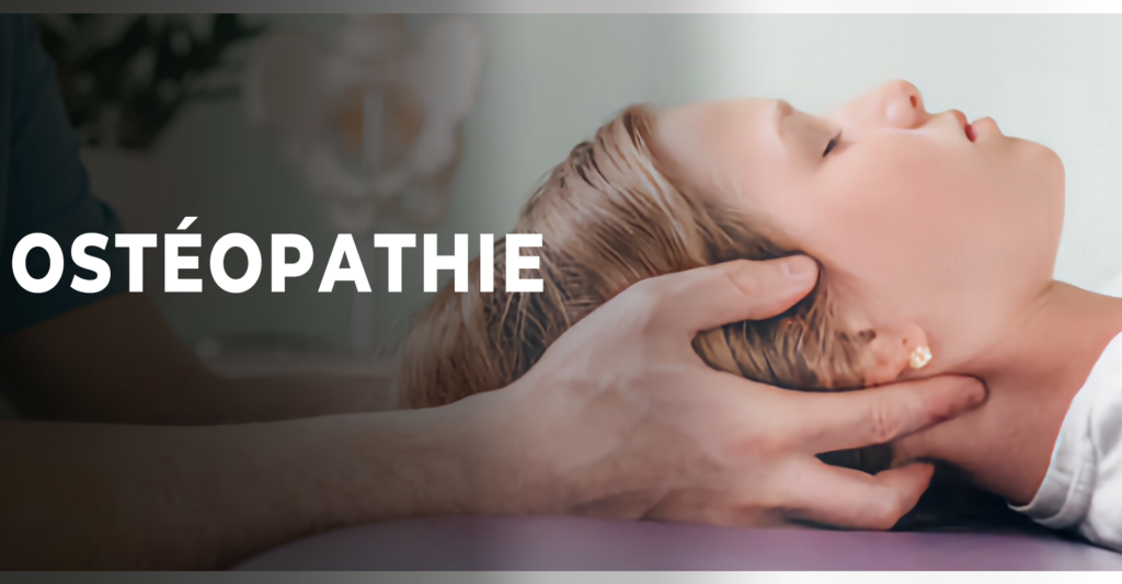 Image d'un ostéopathie qui manipule un crâne, avec une patiente détendue.